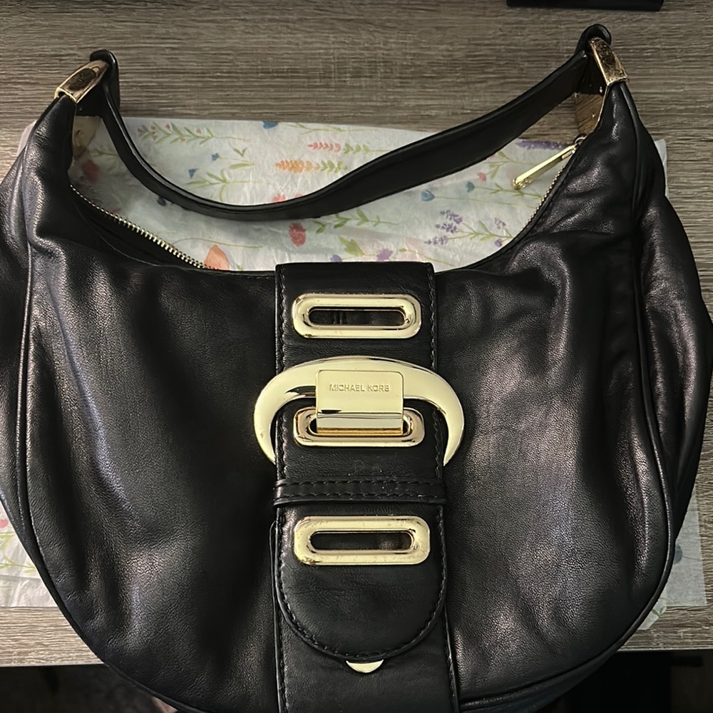 Michael Kors Black leather Shoulder Bag with Gold Accents